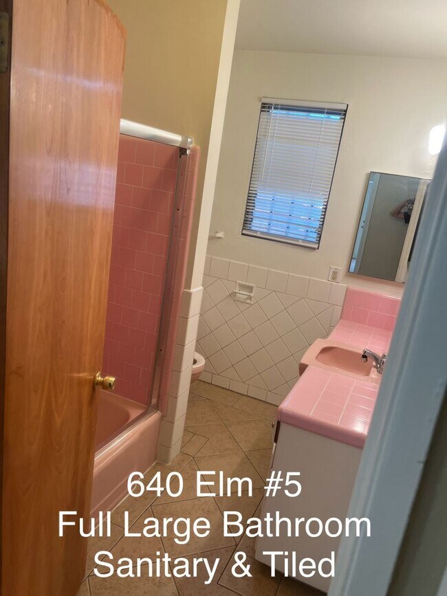 Building Photo - Walk to Downtown & Beach!!