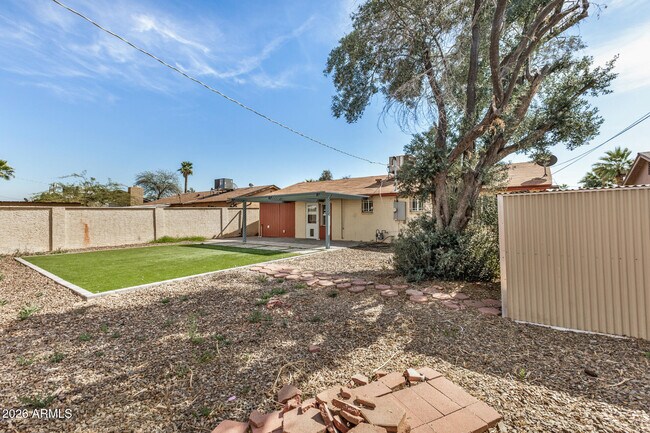 Building Photo - 3234 E Friess Dr