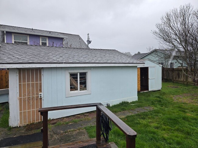 Building Photo - 3BR Northern McKinleyville home is close t...