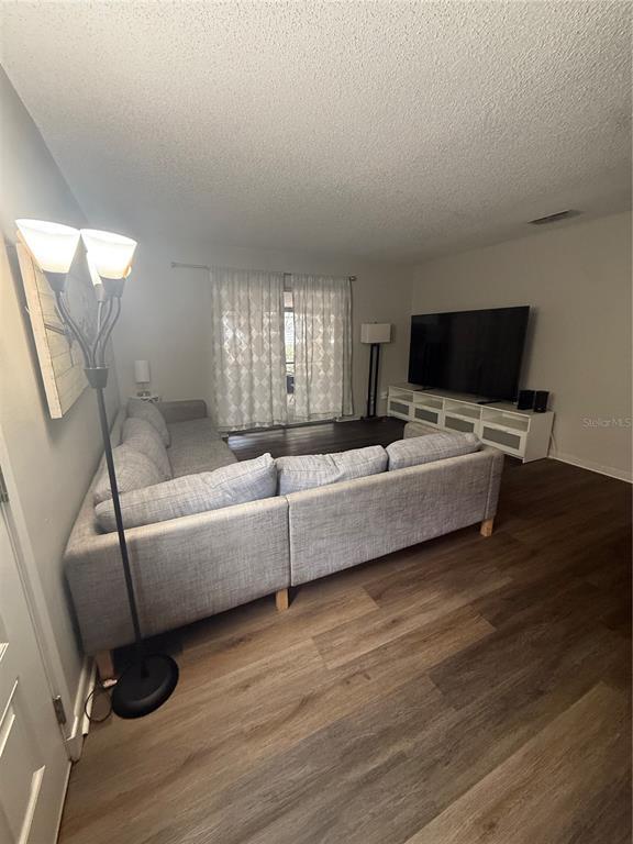 Building Photo - 1410 N Fern Creek Ave