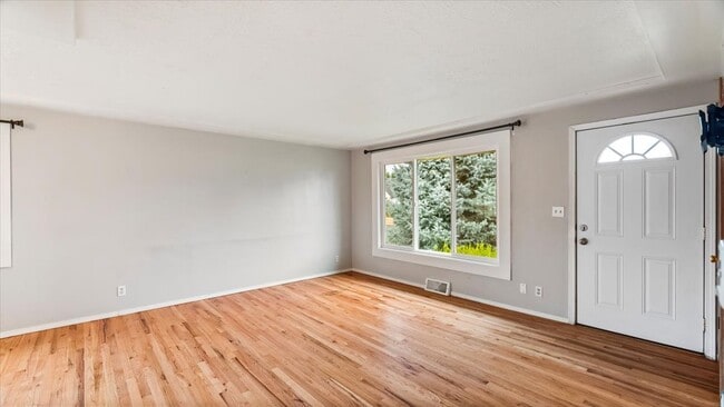 Building Photo - 1527 E Rockwell Ave