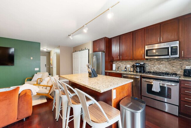 Building Photo - 1600 N Halsted St