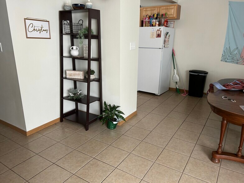 Building Photo - 1528 Starview Dr