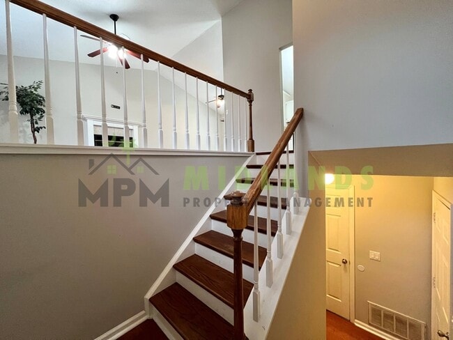 Building Photo - 844 Bentley Dr