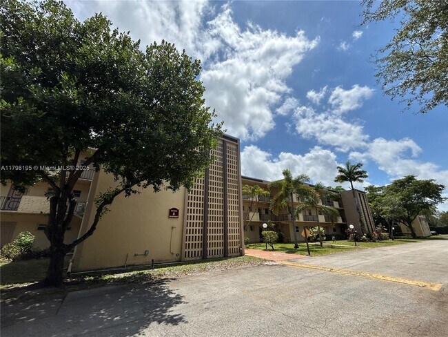Building Photo - 300 Berkley Rd