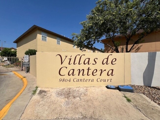 Building Photo - Villas de Cantera