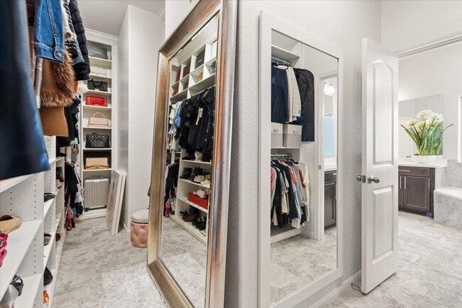 Building Photo - 11901 Deering Pl