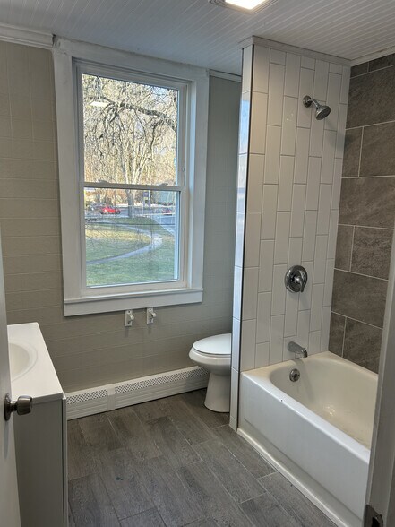 Building Photo - 1551 Main St