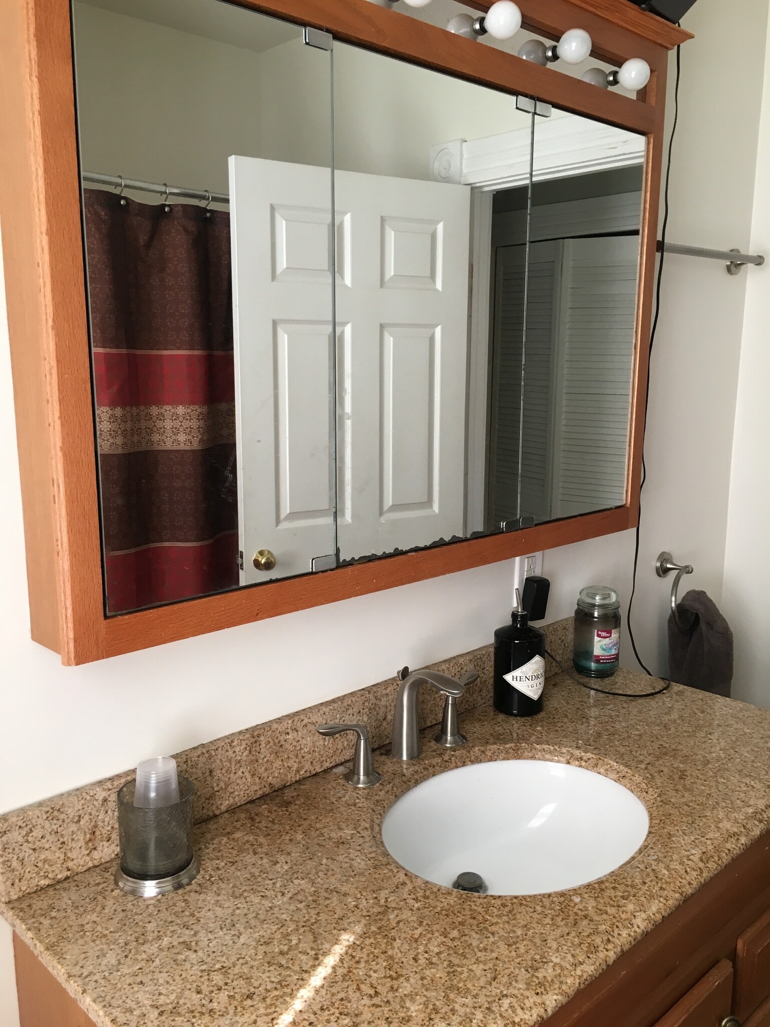 1st floor bathroom - 703 W Leigh St