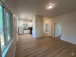 Building Photo - Beautiful, newly remodeled 2 bedroom 1 bat...