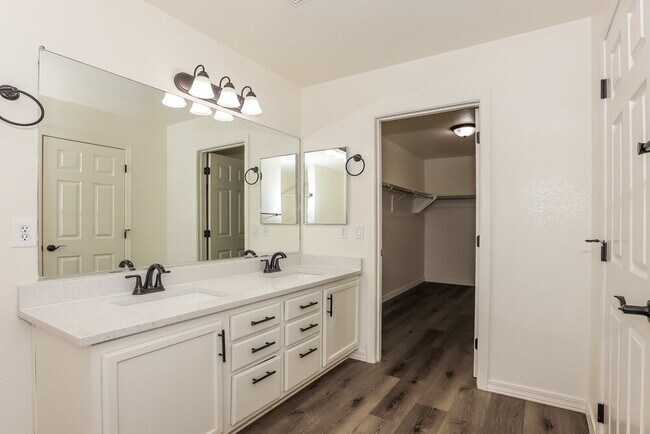 Building Photo - 11462 E Quarry Ave