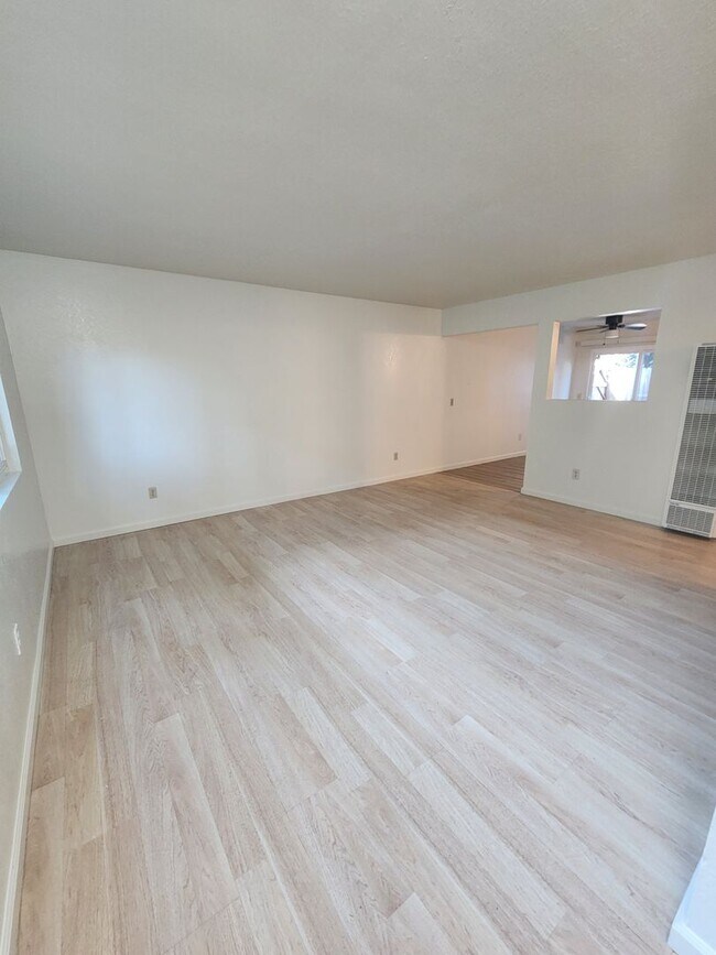 Building Photo - 749 Longbranch Ave