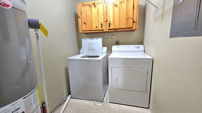 Building Photo - 3579 Blue Jay Way