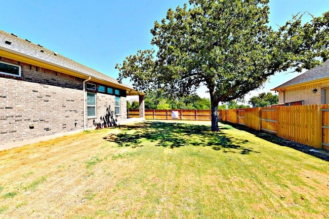 Building Photo - 2220 Airport Dr