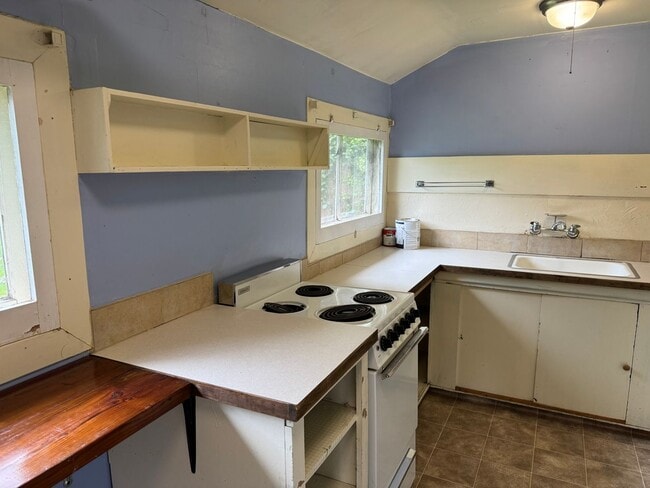 Building Photo - 1 bedroom 1 bath house