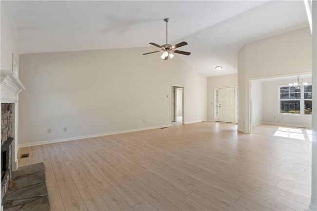 Building Photo - 52 Chimney Springs Dr SW