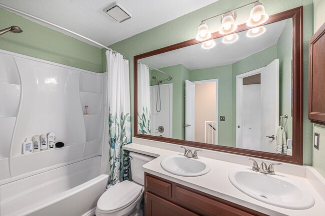 Building Photo - Aug 2025 - 2 Bedroom 1.5 Bathroom Townhome...
