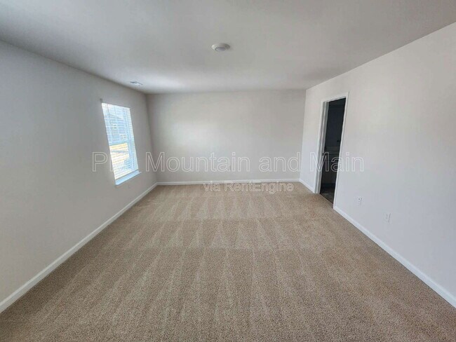 Building Photo - 92 Queen Vly Wy