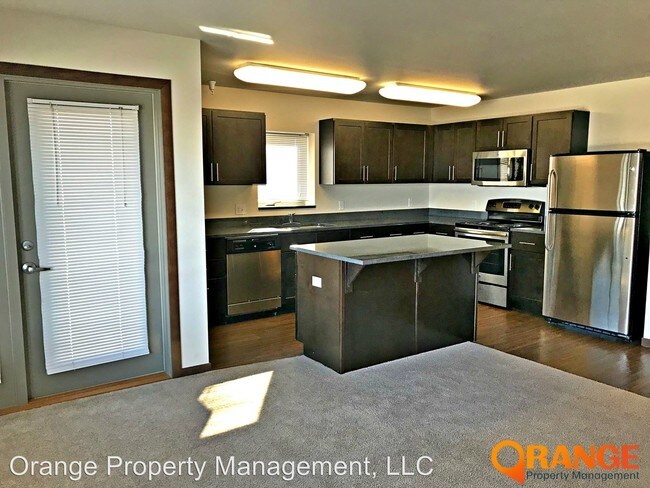 Building Photo - 1406 Main St N