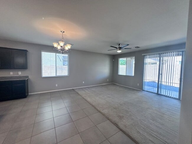 Building Photo - Spacious 3 Bed 2 Bath Home in Desirable Peoria Location