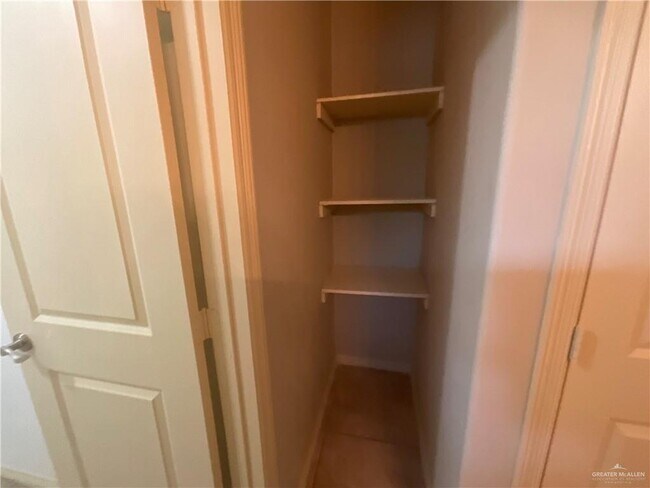 Building Photo - 19 W Garfield Ave