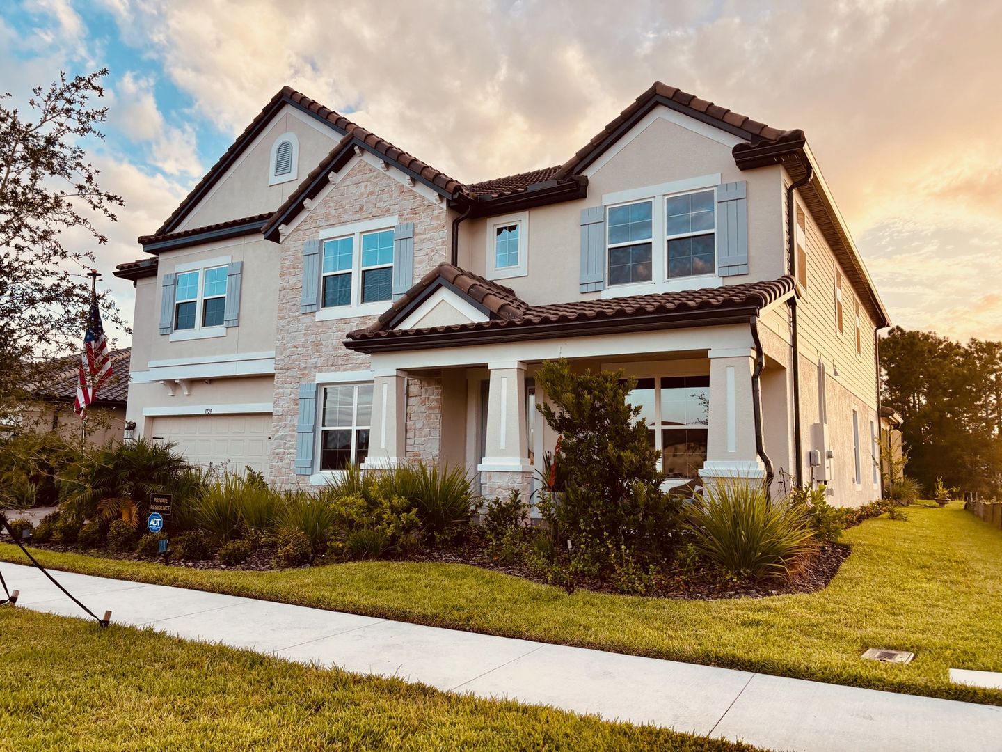 Building Photo - 1729 Drummond Pt