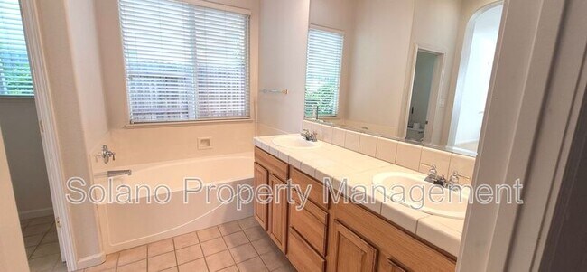 Building Photo - 1085 Crystal Springs Dr