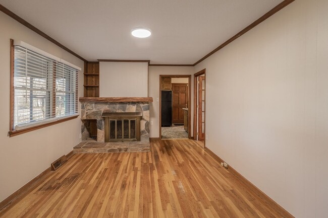 Building Photo - Northern Greensboro, Brick Ranch, Hardwood...