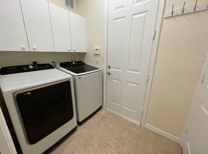 Building Photo - 84 Nottingham Pl