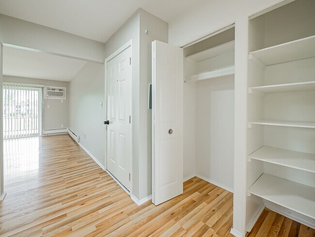 Building Photo - 1490 Nancywood Dr