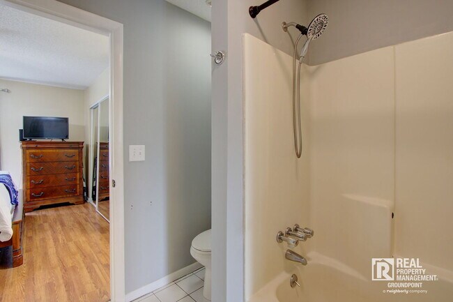 Building Photo - 8471 Yadkin Cir