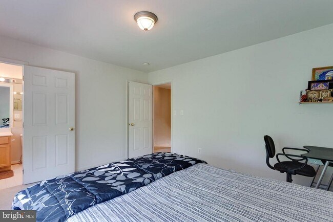 Building Photo - 13396 Burrough Farm Dr