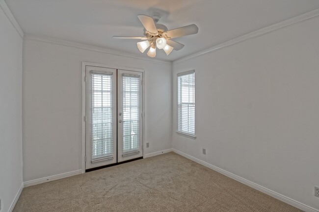 Building Photo - BEAUTIFUL, BRIGHT & AIRY, 3BR2.5BA TOWNHOME ON THE WESTERN-MOST CORNER/END OF THE EXCLUSIVE 1800 ...