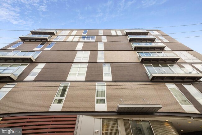 Building Photo - 603 N American St