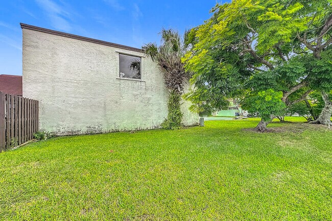 Building Photo - 693 NW 102 Pl