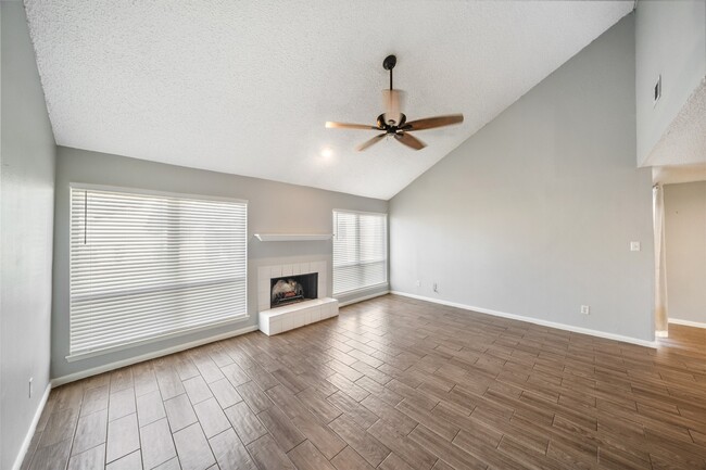 Building Photo - 20309 Sunny Shores Dr