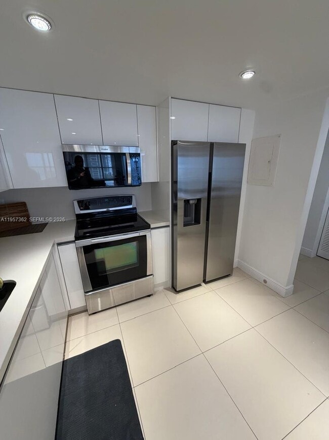 Building Photo - 1865 Brickell Ave