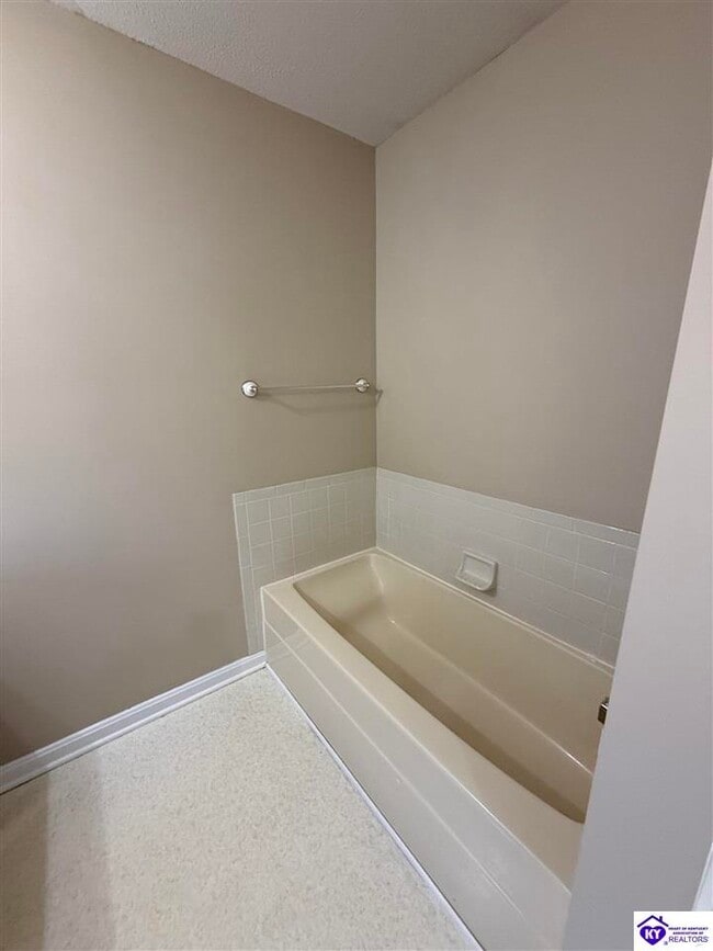 Building Photo - 110 Brendenwood Ct