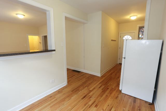 Building Photo - 714 W Barry Ave