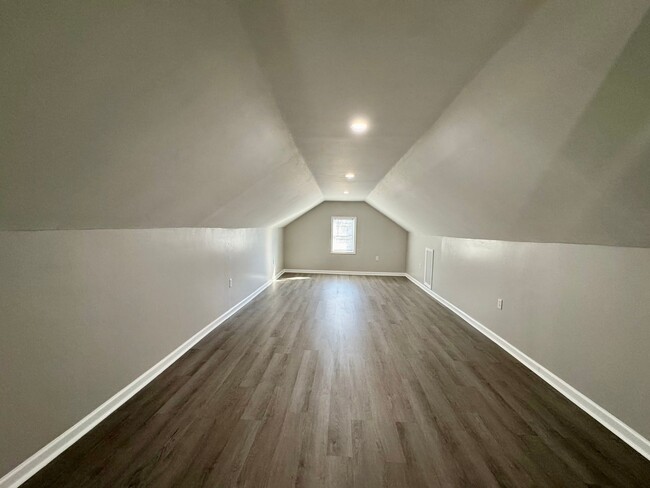 Building Photo - Recently Renovated 2 Bedroom 2 Bathroom Ho...