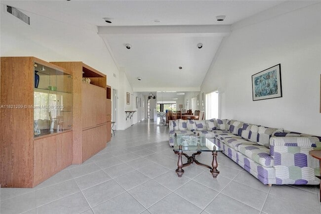 Building Photo - 8511 Casa Del Lago