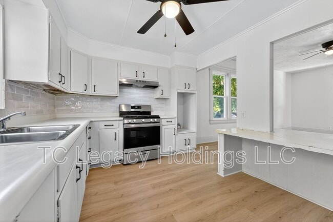 Building Photo - 115 Martin St