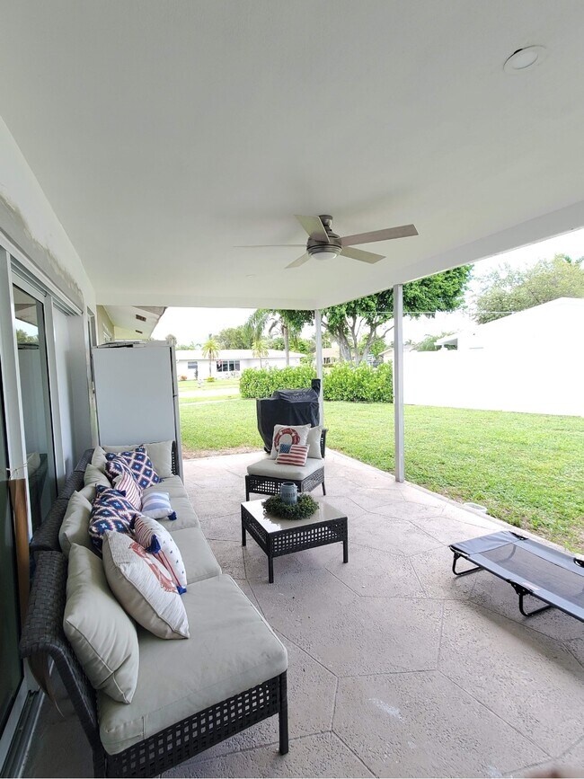 Building Photo - 580 NW 13th Dr