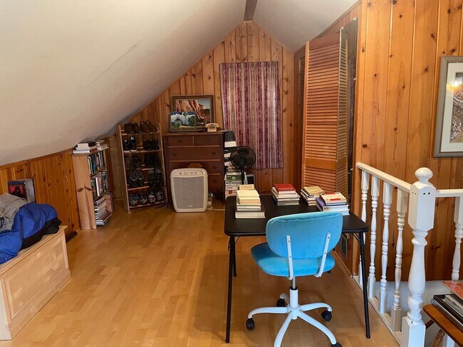 Building Photo - The Cutest 3-Bedroom Tudor - One Block Fro...