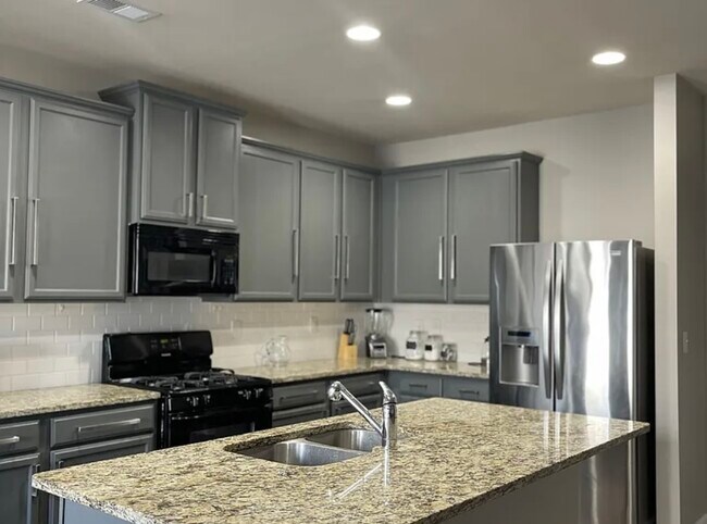 Building Photo - 5881 San Gabriel Ln