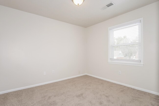 Building Photo - 207 E Pecan Valley St