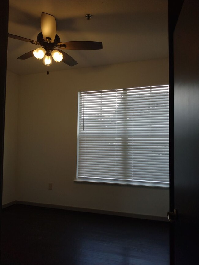 Building Photo - Rarely available Thornton Park townhouse!