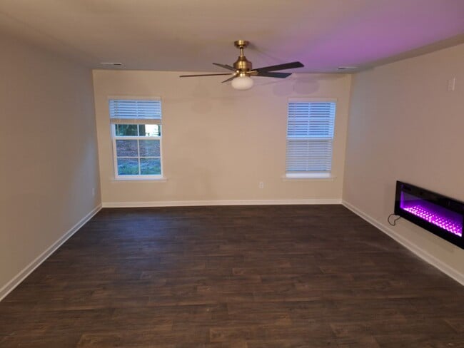 Building Photo - Newer Three Bedroom Home in Elgin SC!