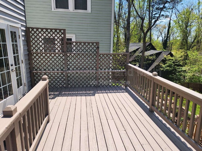 Building Photo - 39 Westover Dr