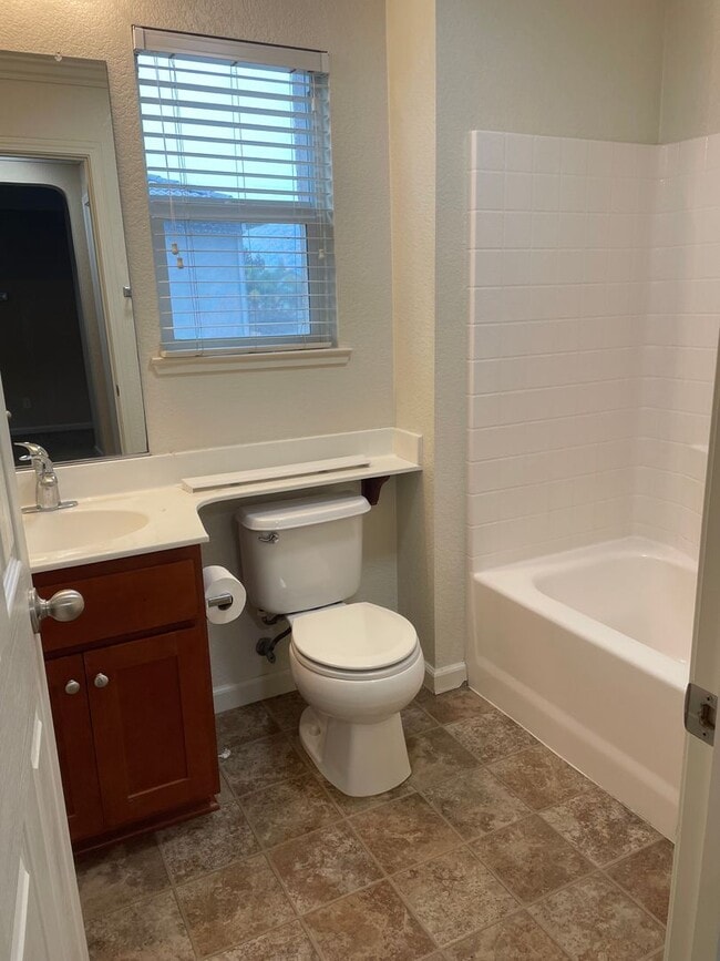 Building Photo - Beautiful 3 Bedroom Home in South Manteca – Prime Location!